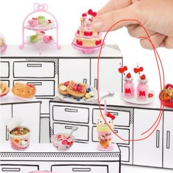 New mini verse hello kitty strawberry milk mini food set - Picture 4 of 6